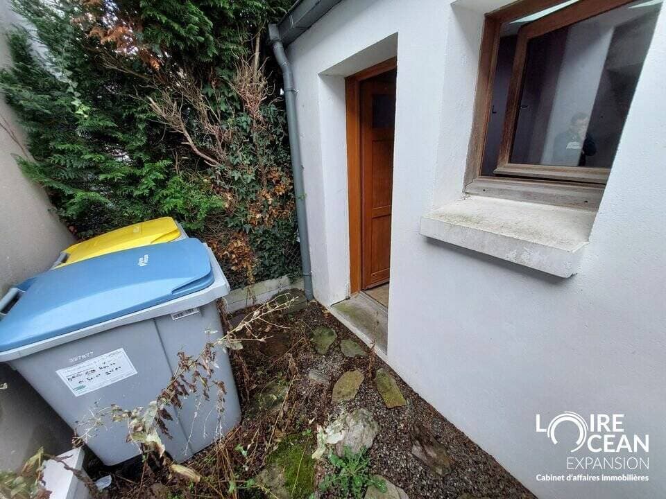 Local commercial · 44 m² · Location — photo 2