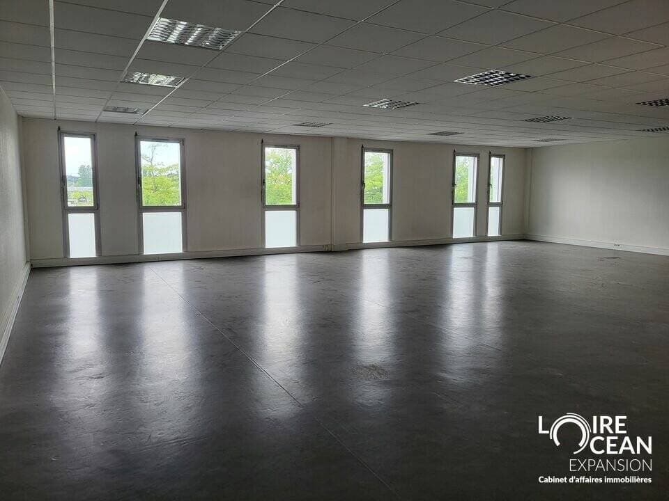 Bureaux activites tertiaires et services · 2000 m² · Location — photo 3