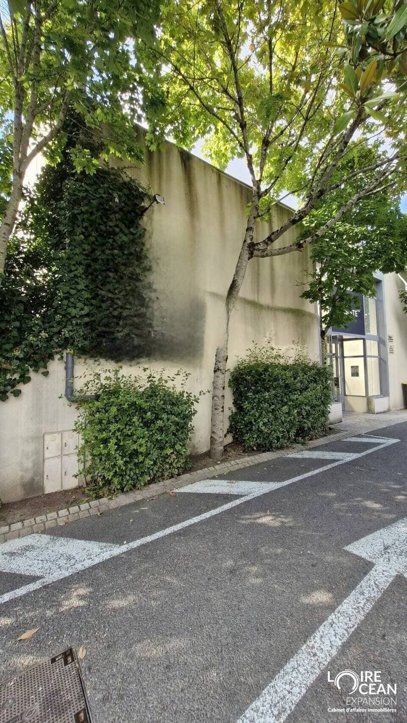 Local commercial · 317 m² · Location — photo 2