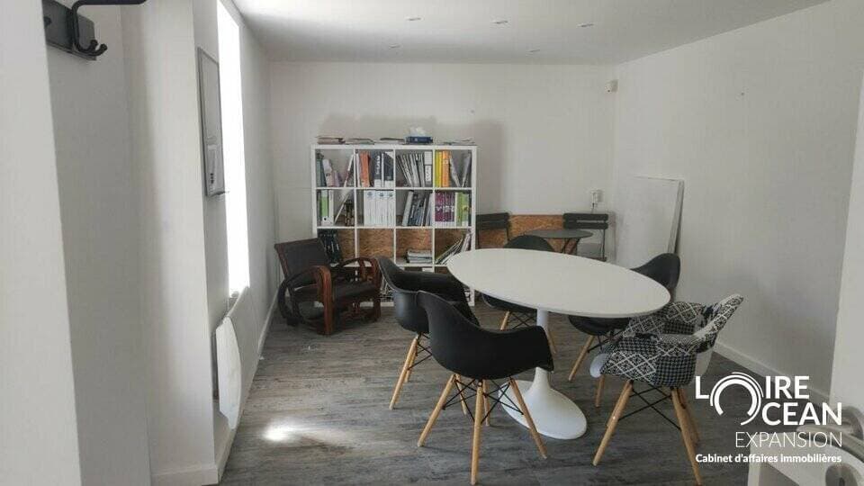 Epicerie · 40 m² · Achat des murs — photo 2