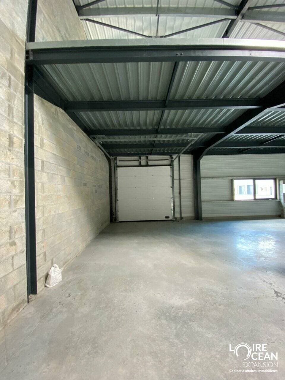 Local commercial · 329 m² · Location — photo 2