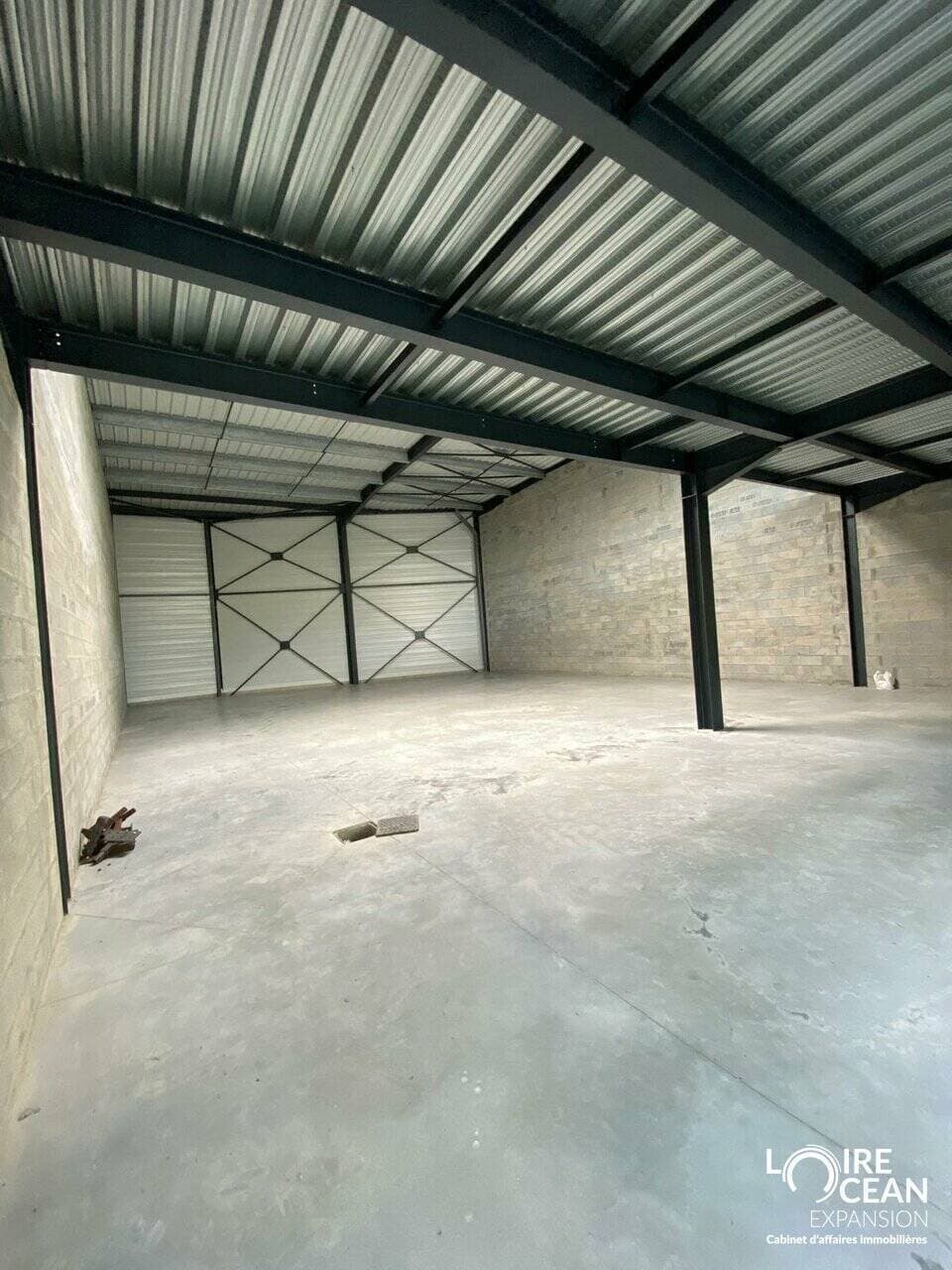 Local commercial · 329 m² · Location — photo 3