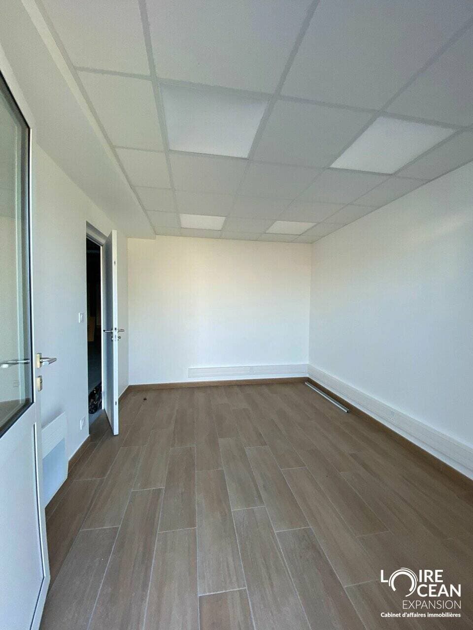 Local commercial · 293 m² · Location — photo 2