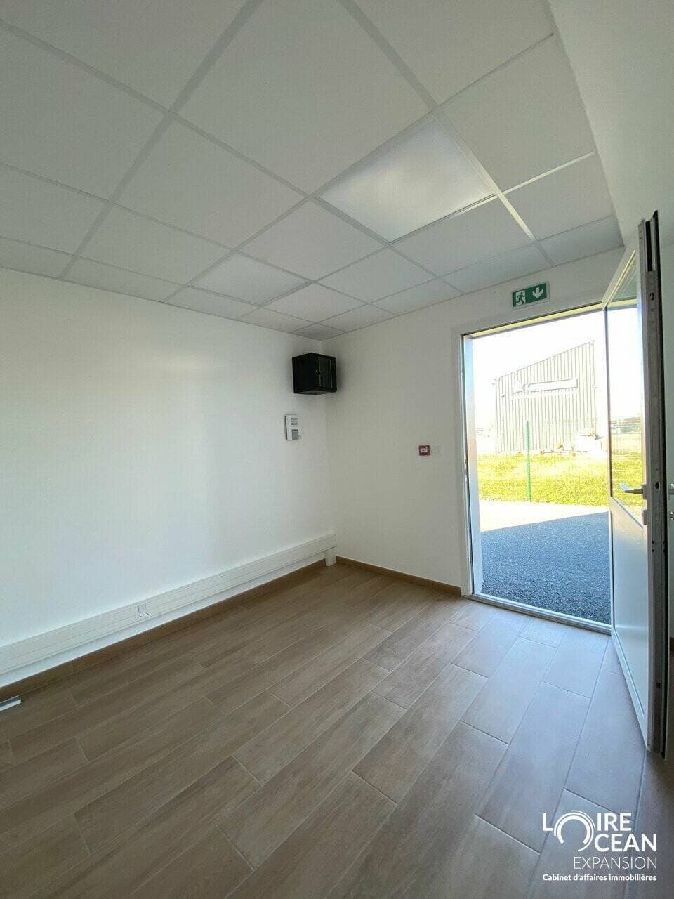 Local commercial · 293 m² · Location — photo 3