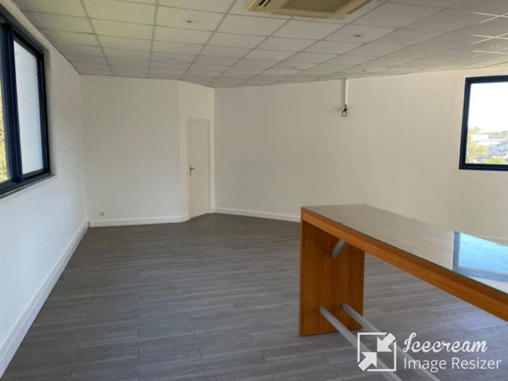 Local commercial · 133 m² · Achat des murs — photo 2