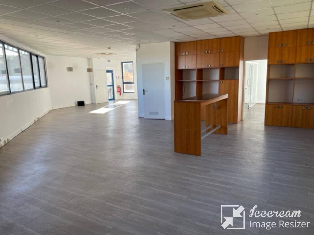 Local commercial · 133 m² · Achat des murs — photo 3
