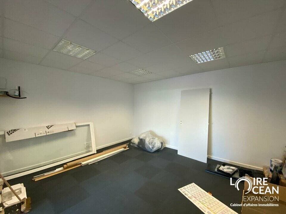Local commercial · 318 m² · Location — photo 2