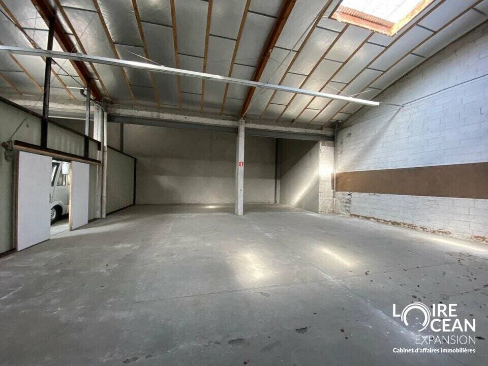 Local commercial · 172 m² · Location — photo 2