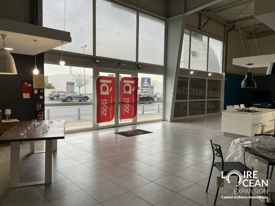 Auberge · 600 m² · Location — photo 2