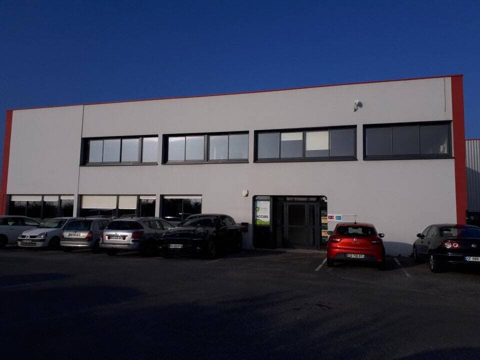 Local commercial · 122 m² · Location — photo 2