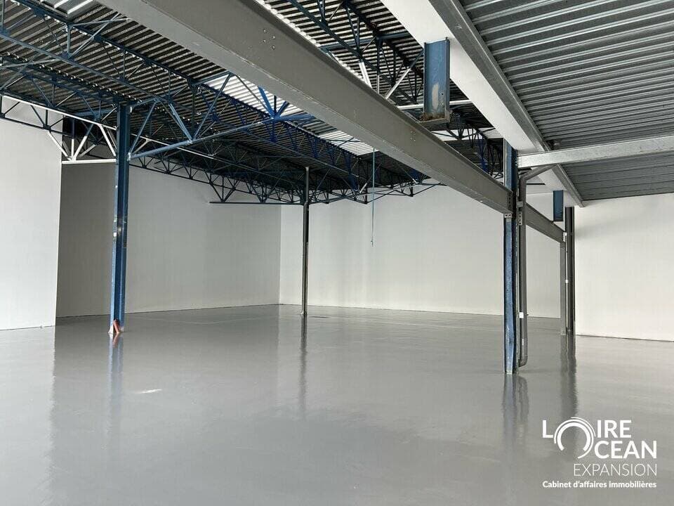Local commercial · 601 m² · Location — photo 2