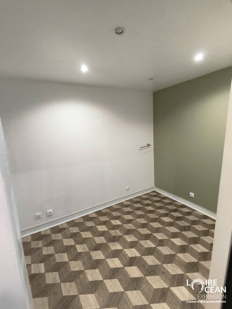 Local commercial · 43 m² · Location — photo 3