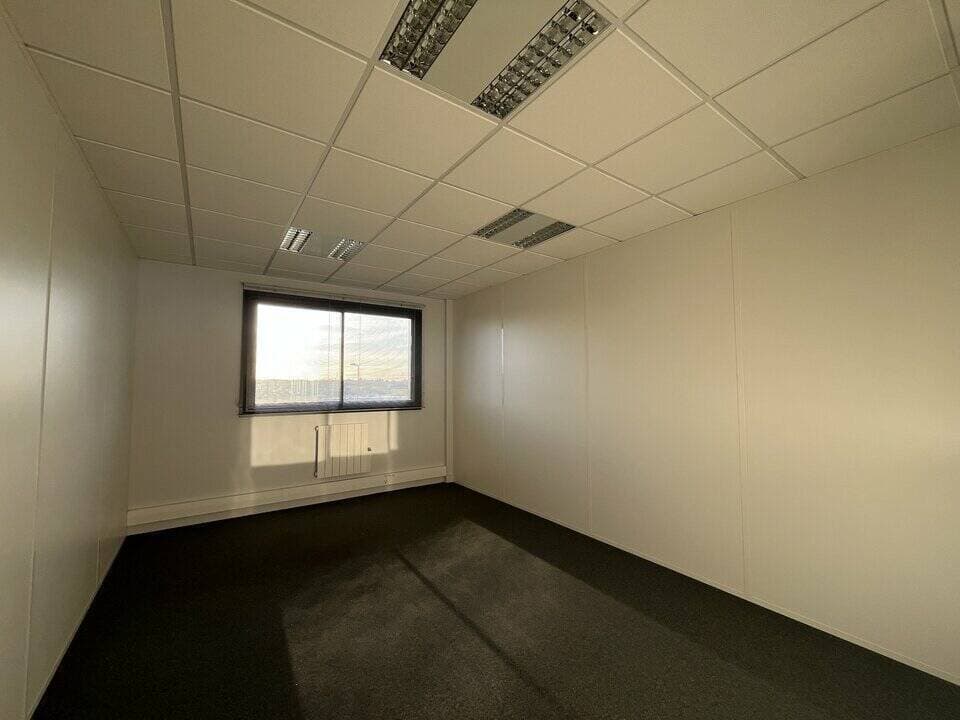 Local commercial · 122 m² · Location — photo 2