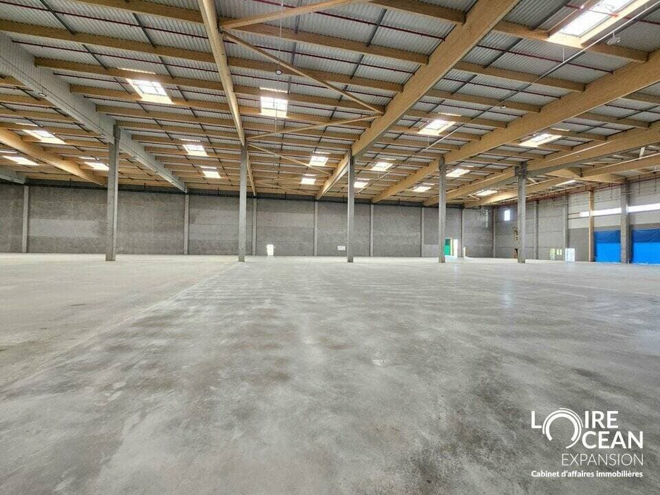 Local commercial · 540 m² · Location — photo 2