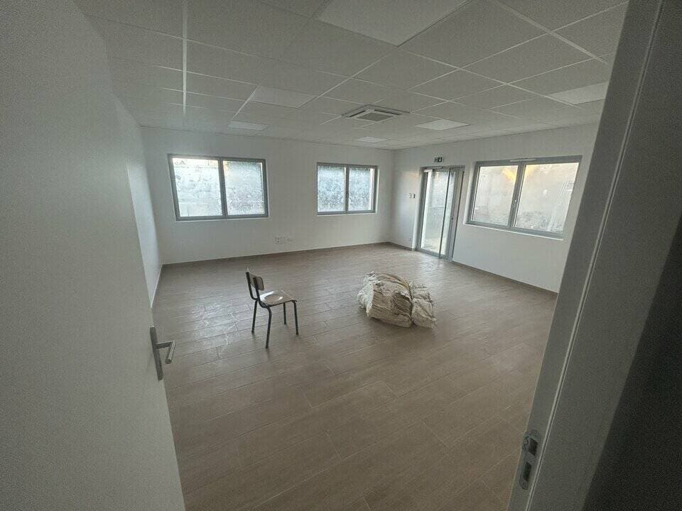 Local commercial · 485 m² · Location — photo 2