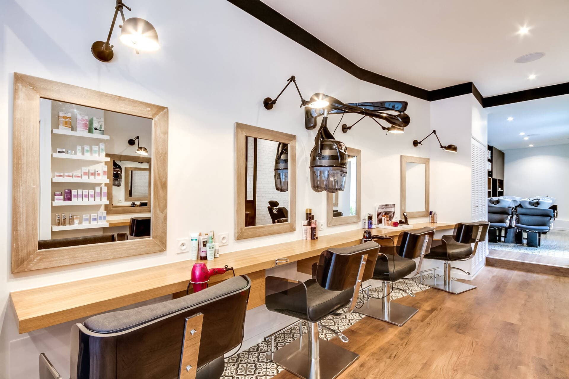 Salon de coiffure · 230 m² · Fonds de commerce — photo 2
