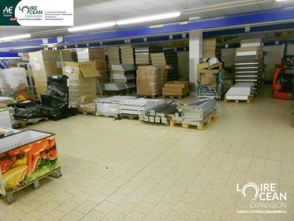 Local commercial · 980 m² · Location — photo 3