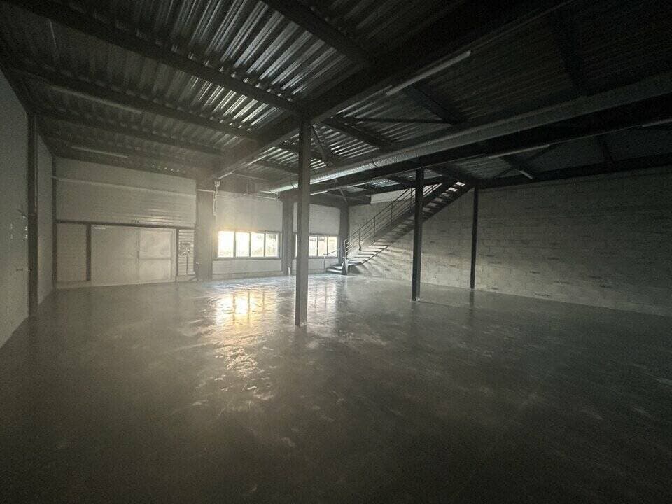 Local commercial · 1256 m² · Achat des murs — photo 2