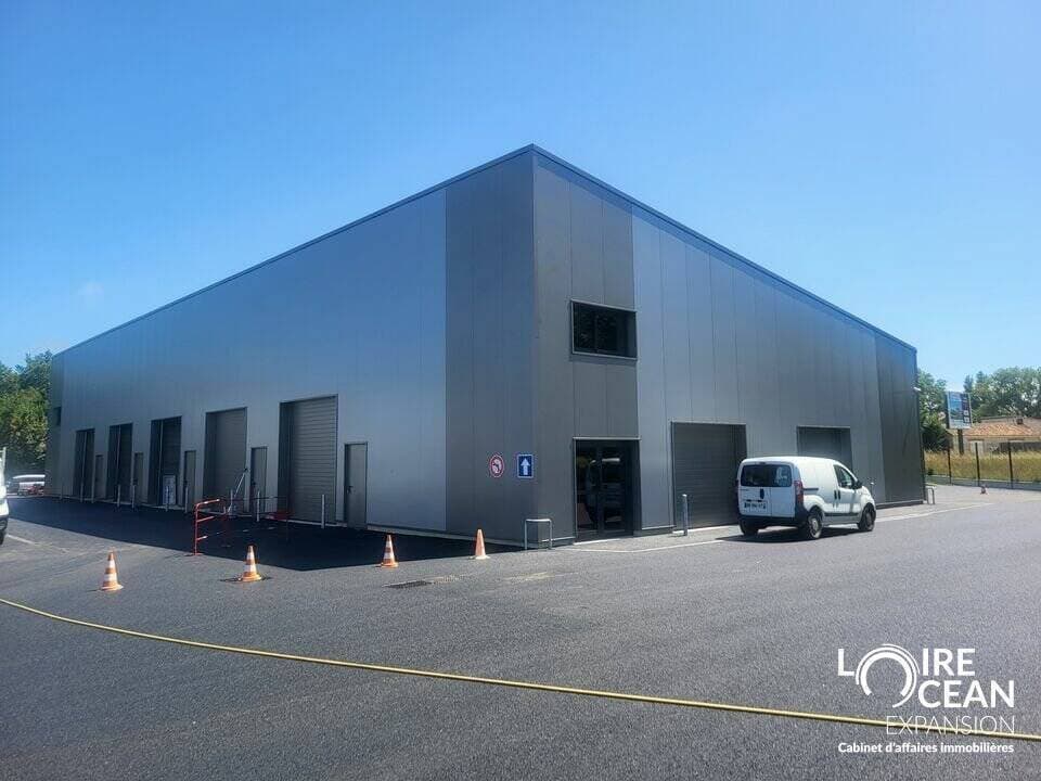 Local commercial · 100 m² · Location — photo 3