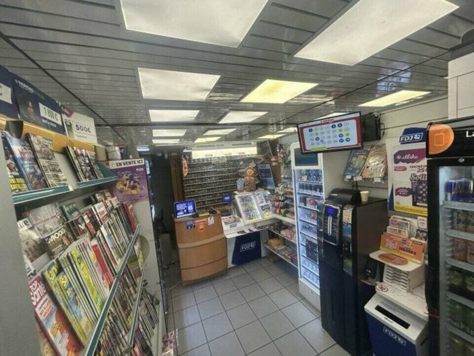Tabac presse loto · 300 m² · Achat des murs — photo 3