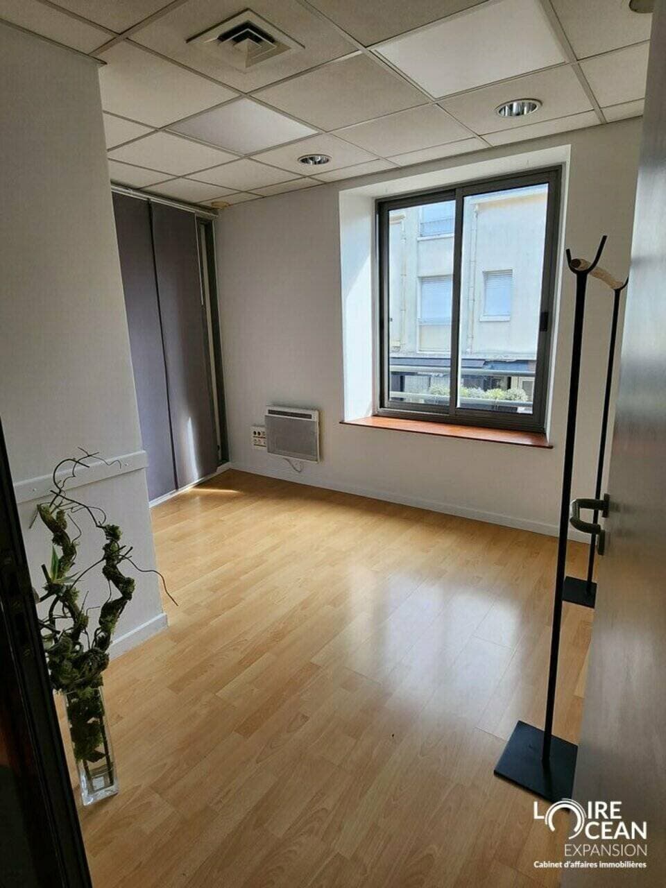 Local commercial · 98 m² · Location — photo 2
