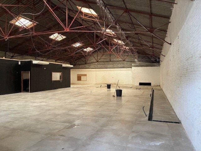 Local commercial · 550 m² · Location — photo 2