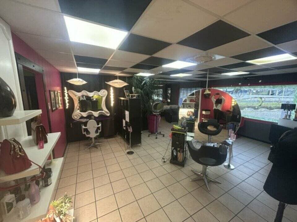 Coiffure mixte · 120 m² · Achat des murs — photo 2