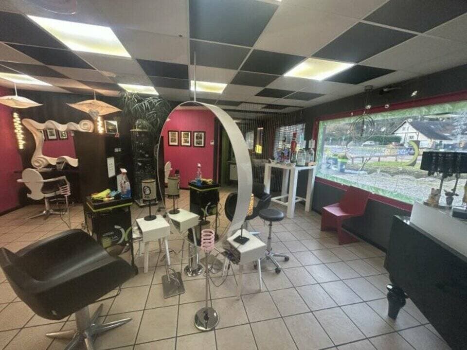 Coiffure mixte · 120 m² · Achat des murs — photo 3