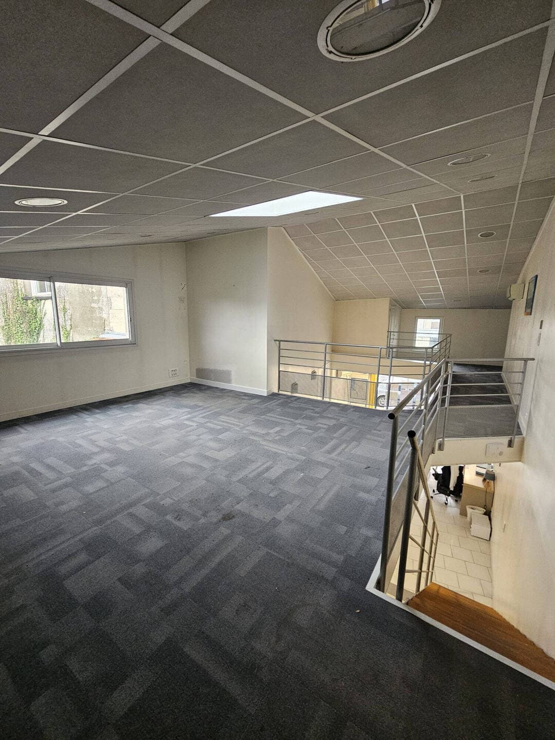 Local commercial · 140 m² · Location — photo 2