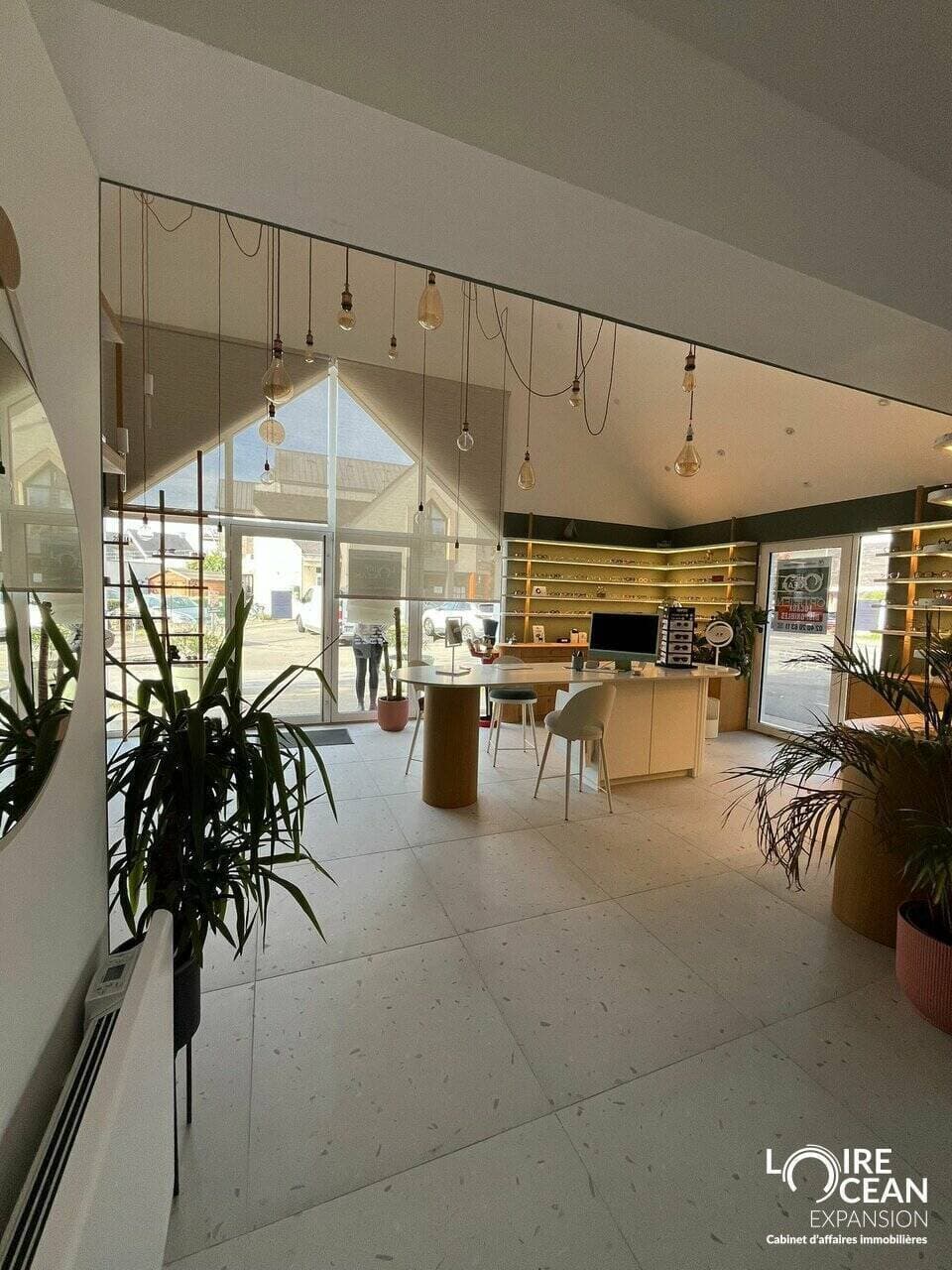 Local commercial · 675 m² · Location — photo 3
