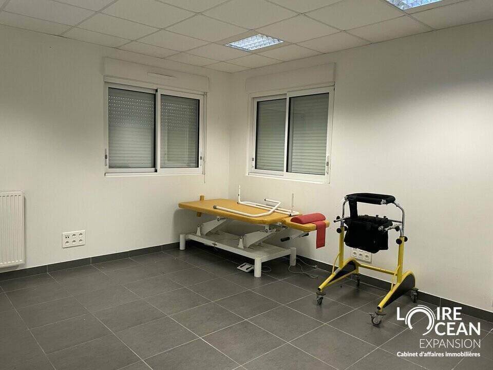 local Vallet 44330 — photo 1