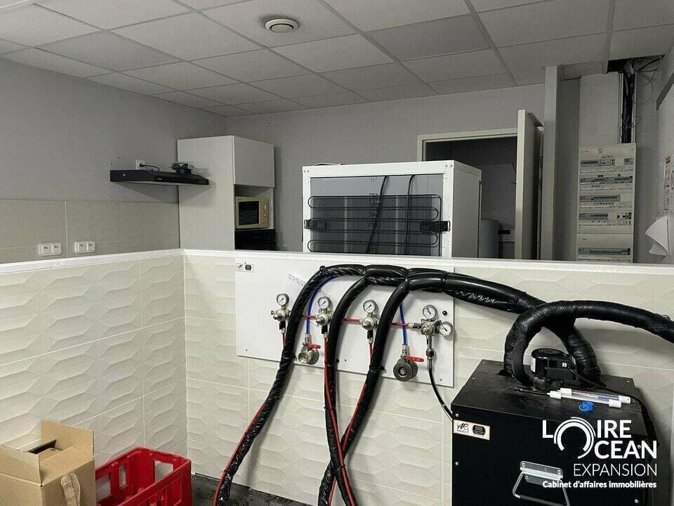 Local commercial · 139 m² · Location — photo 3