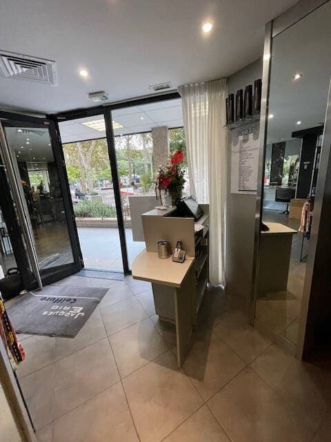 Salon de coiffure · 65 m² · Fonds de commerce — photo 2