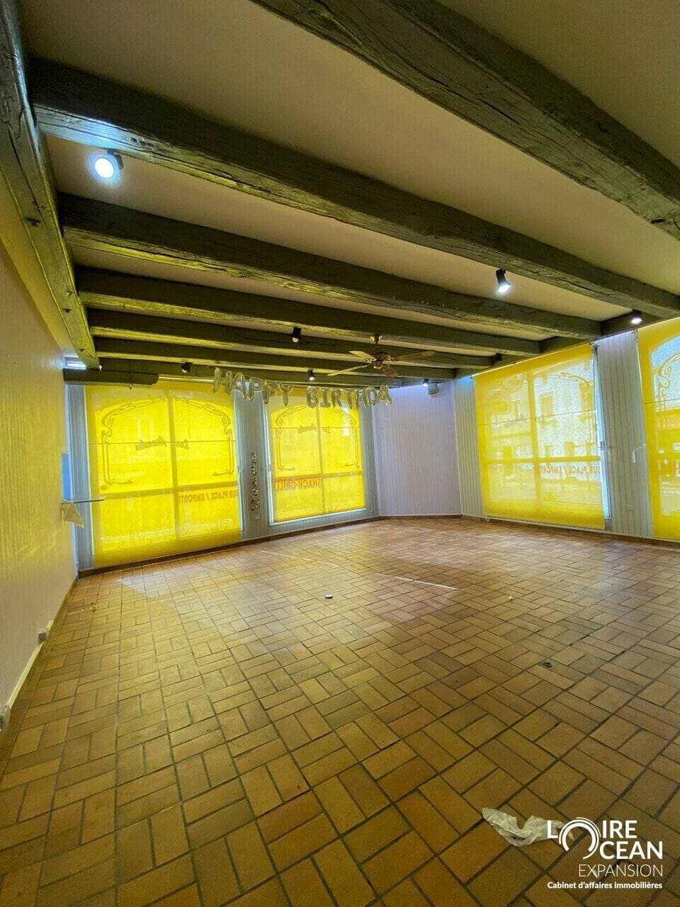 Local commercial · 407 m² · Achat des murs — photo 2