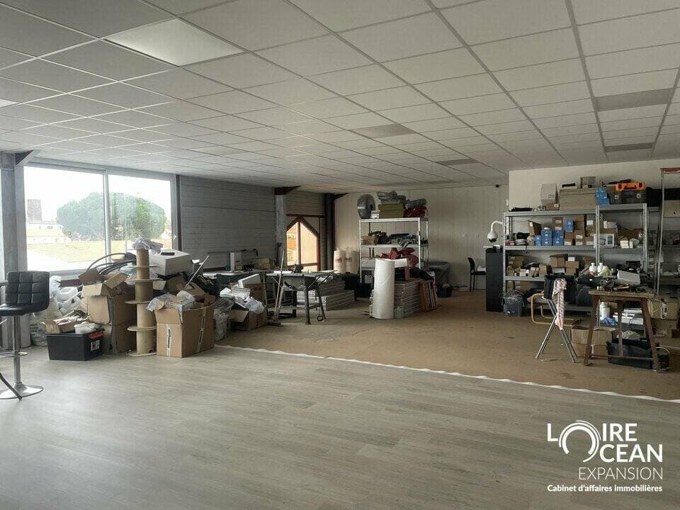 Local commercial · 300 m² · Achat des murs — photo 1