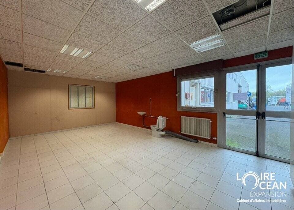 Local commercial · 89 m² · Location — photo 3