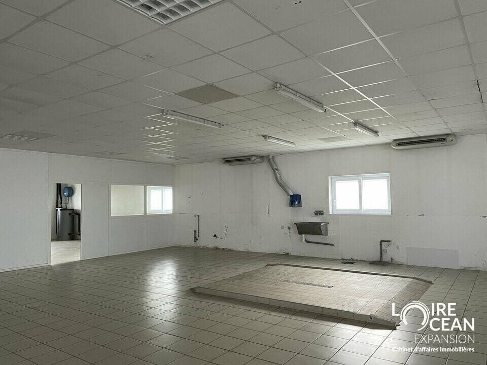 Local commercial · 336 m² · Achat des murs — photo 2