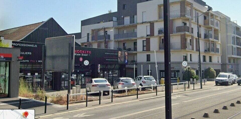 Divers services · 120 m² · Location — photo 2