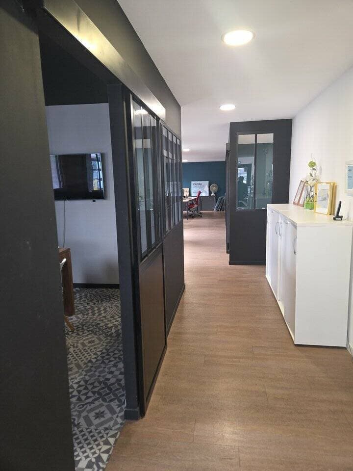 Divers services · 120 m² · Location — photo 3