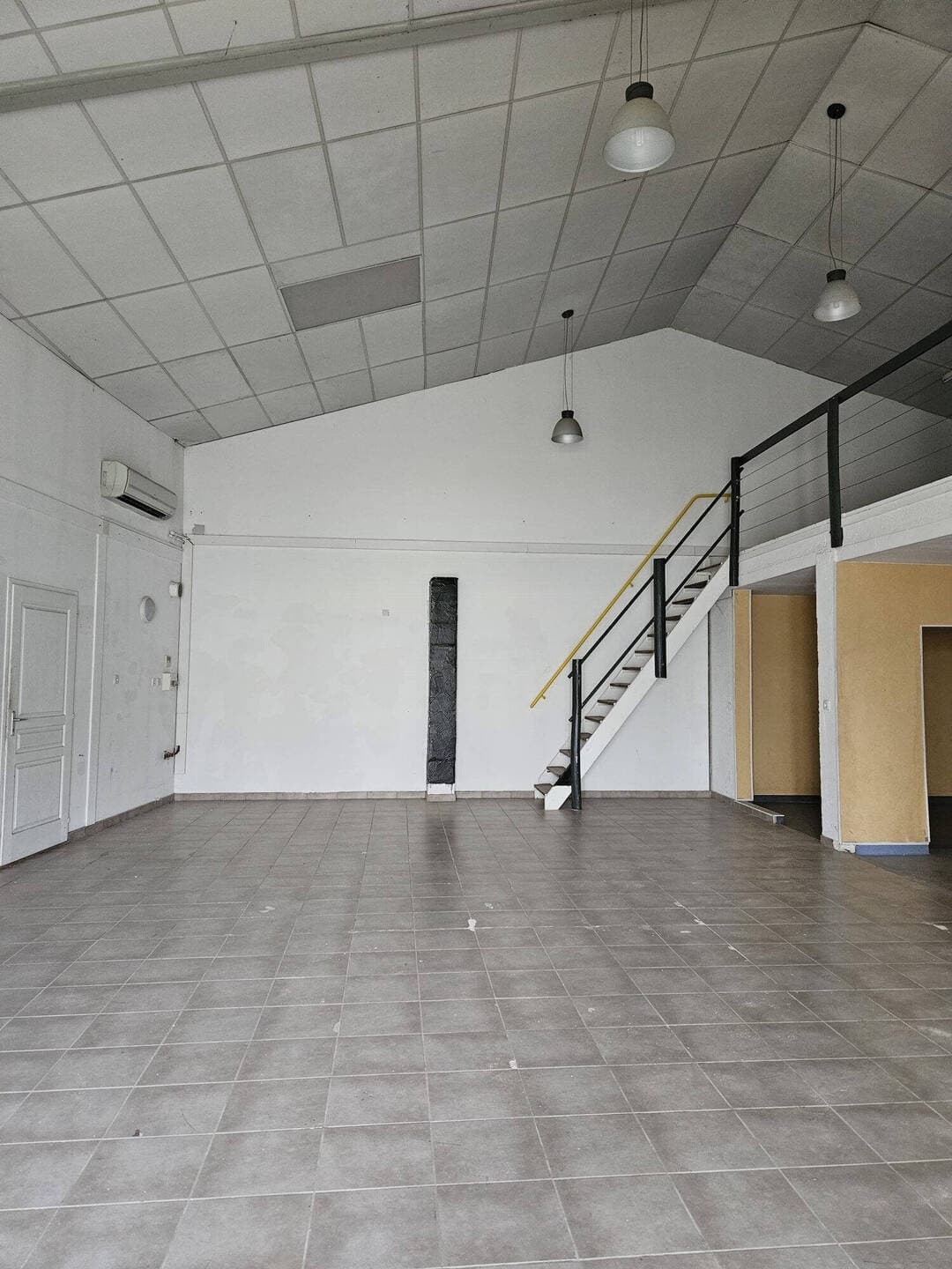 Local commercial · 115 m² · Achat des murs — photo 2