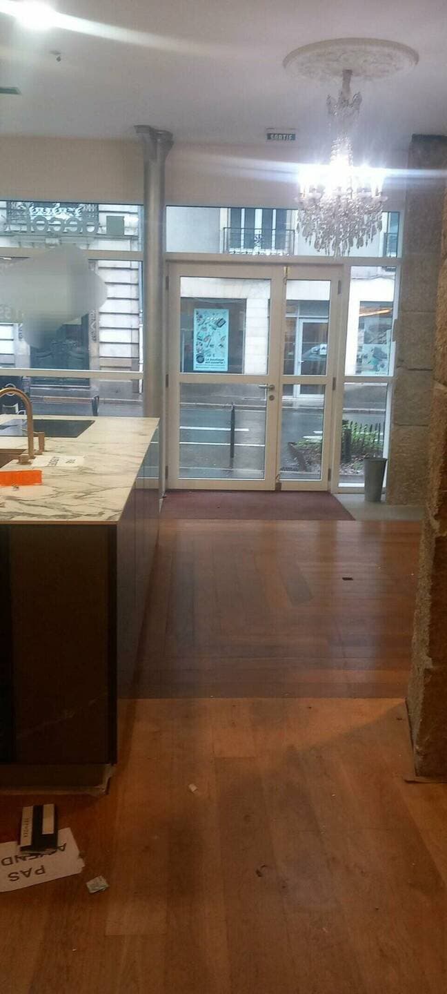 Libre · 145 m² · Achat des murs — photo 2