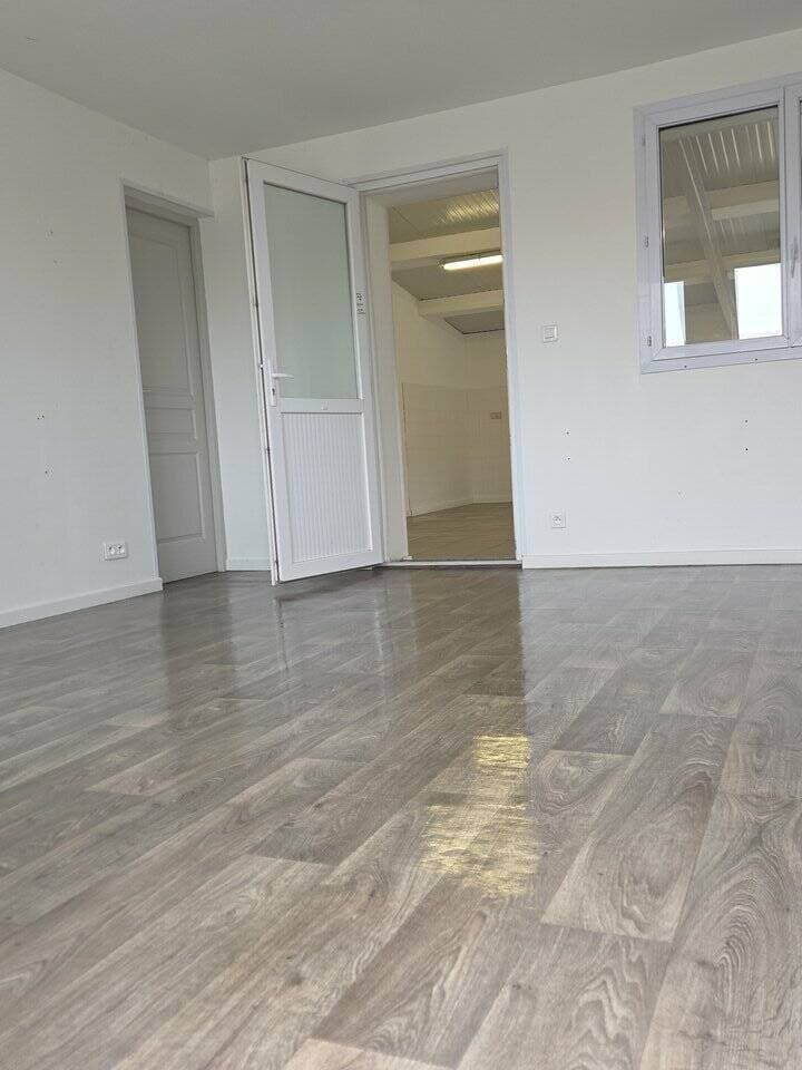 Local commercial · 70 m² · Location — photo 3