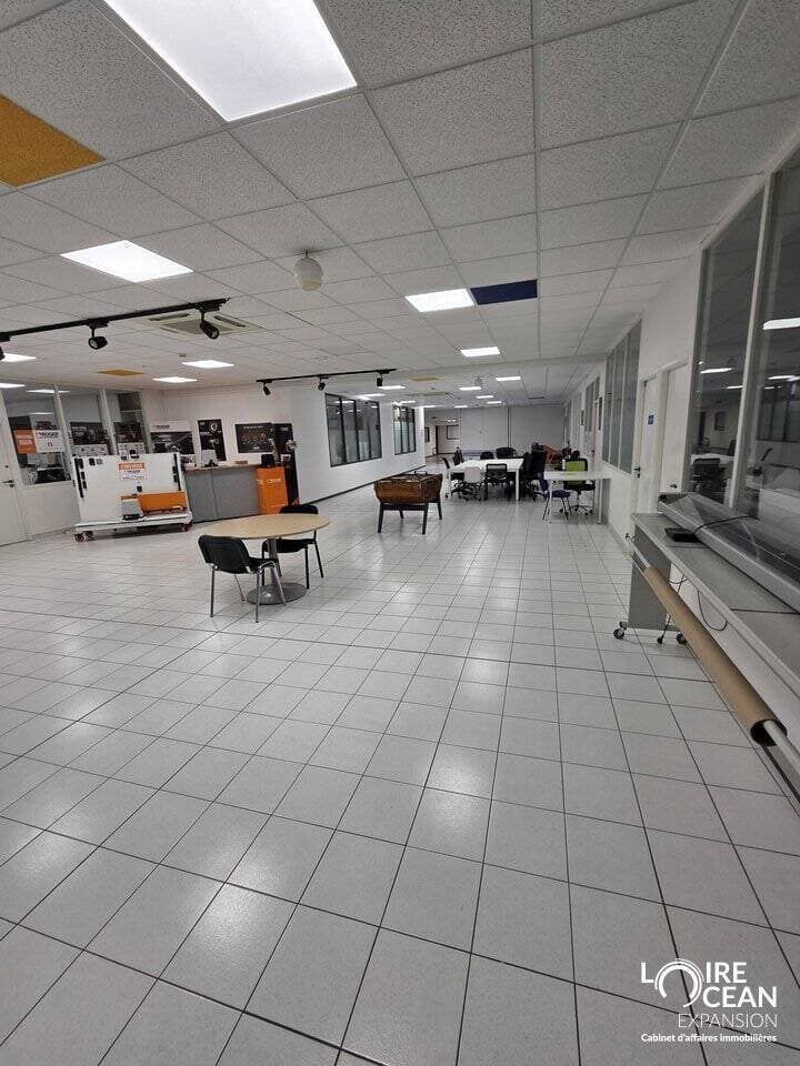 Entrepot logistique · 3332 m² · Achat des murs — photo 3
