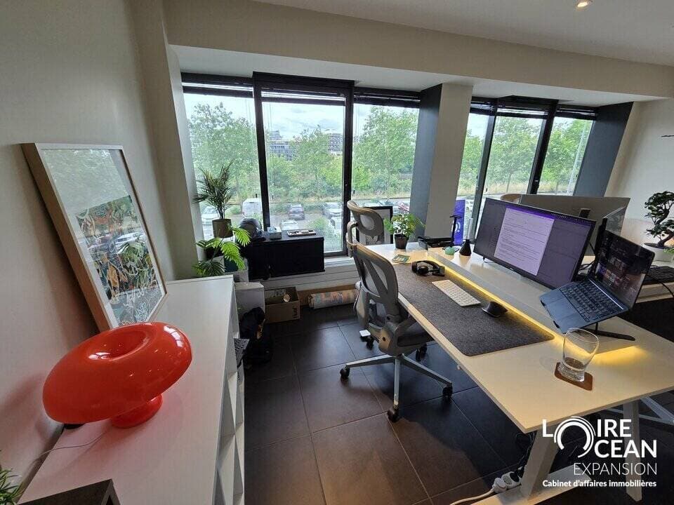 Bureau · 100 m² · Achat des murs — photo 3