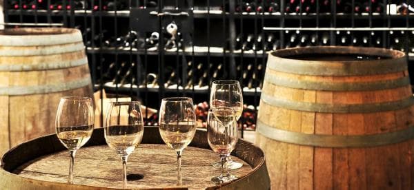 Cave a vin biere emplacement n 1 belle rentabilite ca 1 400 000 eur · 240 m² · Fonds de commerce — photo 1