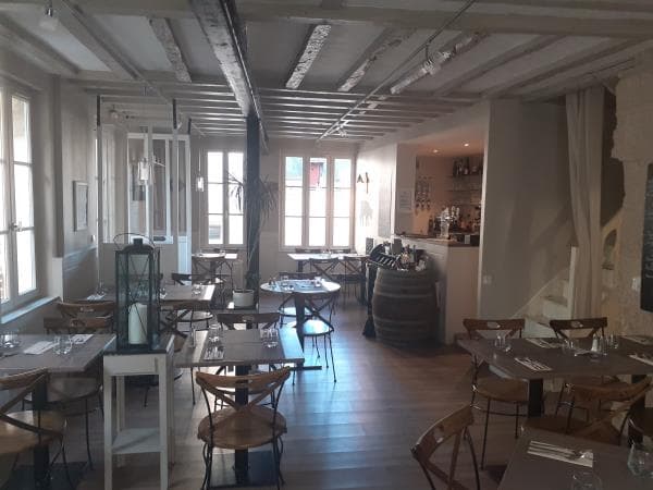 Local commercial — TOURS — photo 1