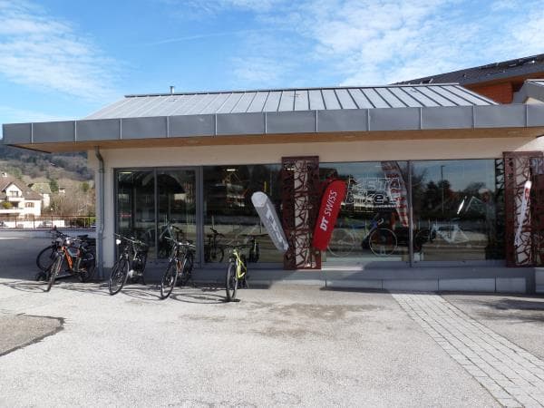 Local commercial 142 m² — Haute-Savoie — photo 1