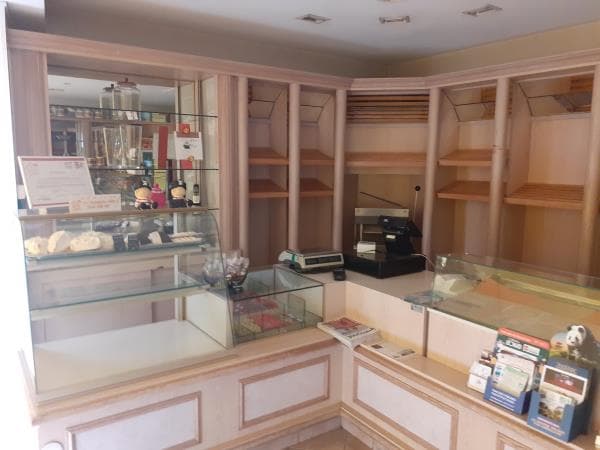 Local commercial — TOURS — photo 1