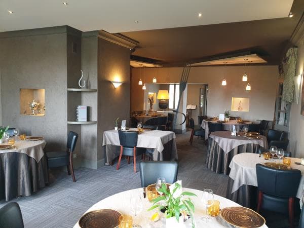 Local commercial — TOURS — photo 1