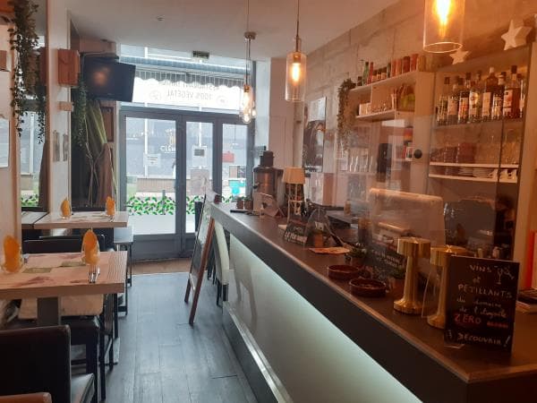 Local commercial — TOURS — photo 1